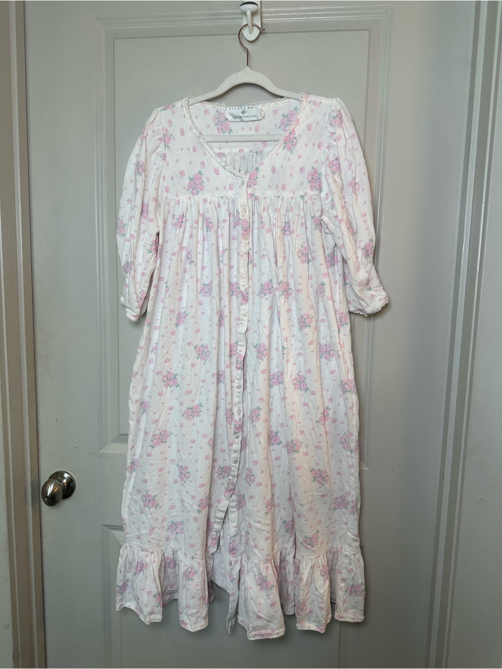 Vintage Eileen West For Queen Anne’s Lace Floral Cotton Button Up Nightgown, M/L